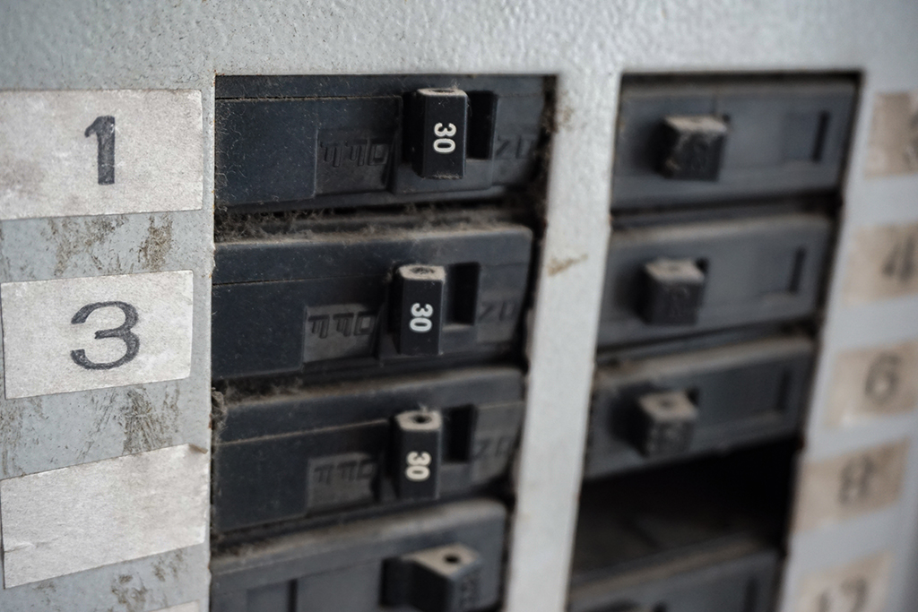 5 Things To Do While Waiting For An Emergency Electrician | Myrtle Beach, SC